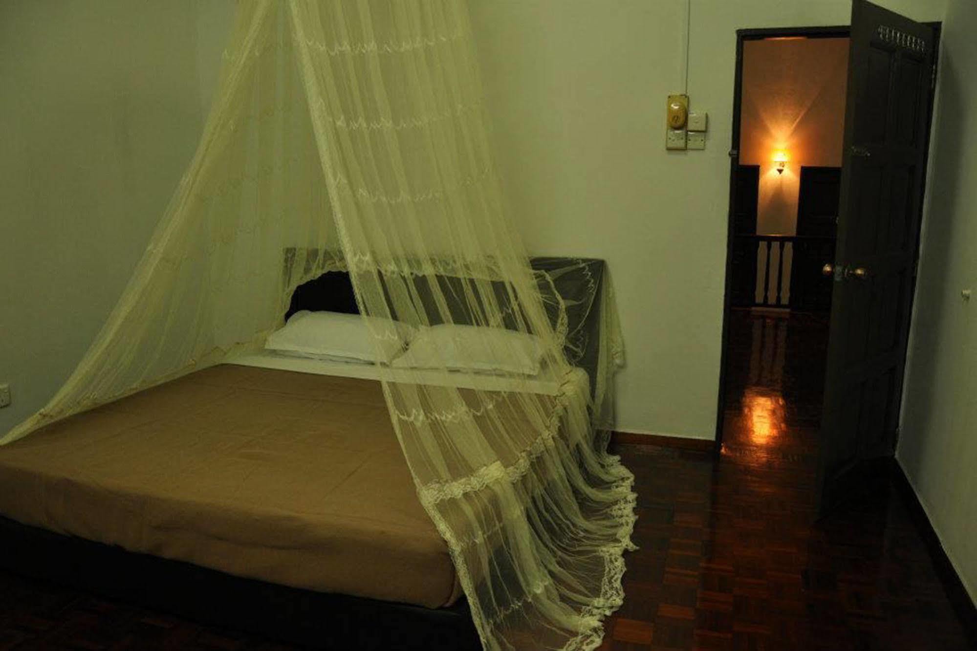 Casa Blanca Guest House Malacca Bagian luar foto